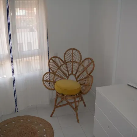 Lovely House Near To The Sea דירה