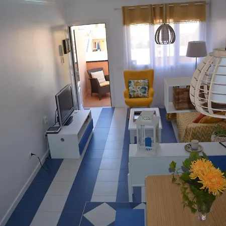 Lovely House Near To The Sea דירה קורלחו