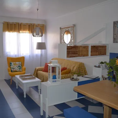 Lovely House Near To The Sea דירה