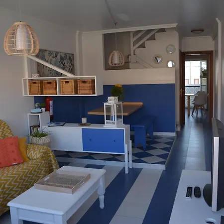 דירה Lovely House Near To The Sea